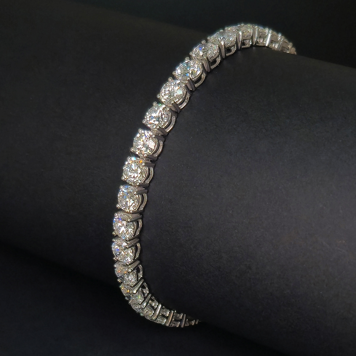 A timeless tennis bracelet designed to deliver continuous brilliance with every movement.