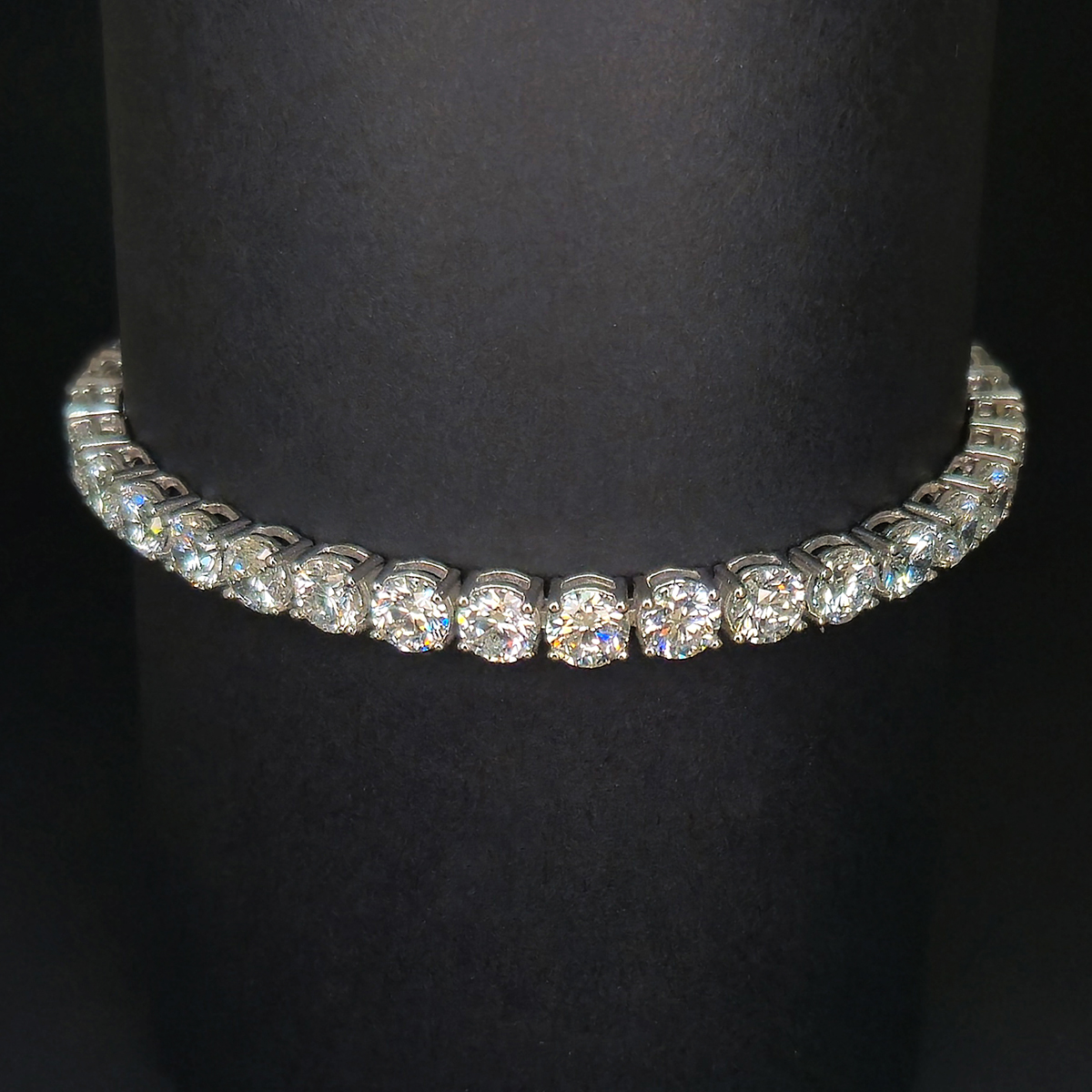 A timeless tennis bracelet designed to deliver continuous brilliance with every movement.