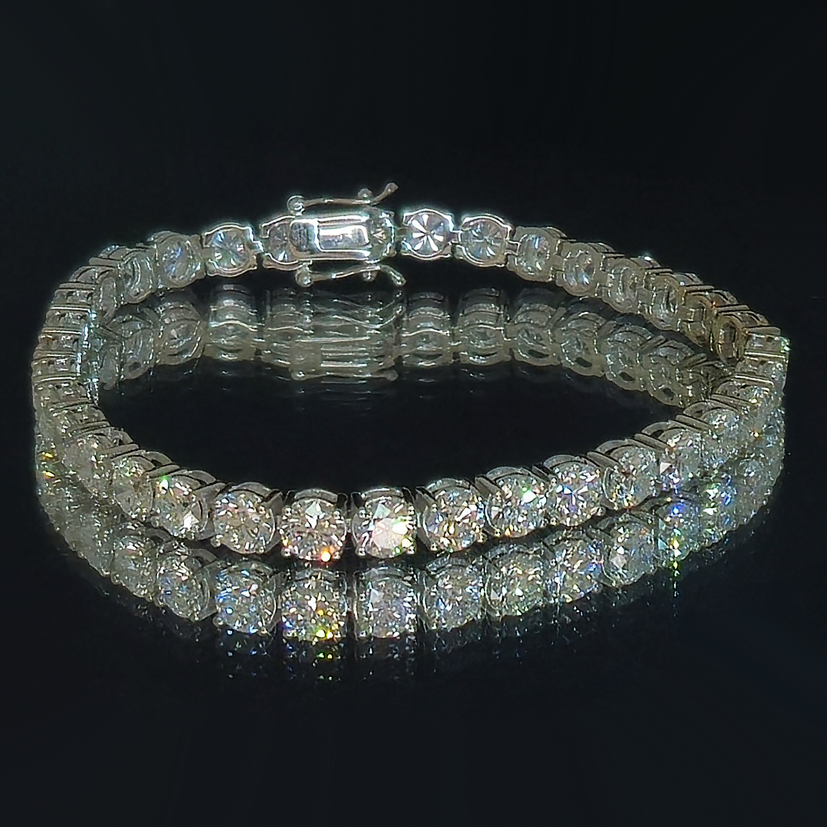 A timeless tennis bracelet designed to deliver continuous brilliance with every movement.