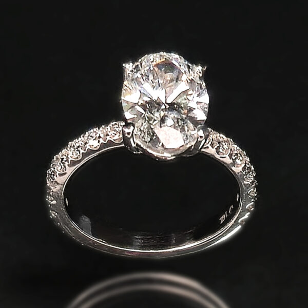 A stylish oval cut diamond set in white gold, designed for exceptional brilliance and a strong, timeless presence.