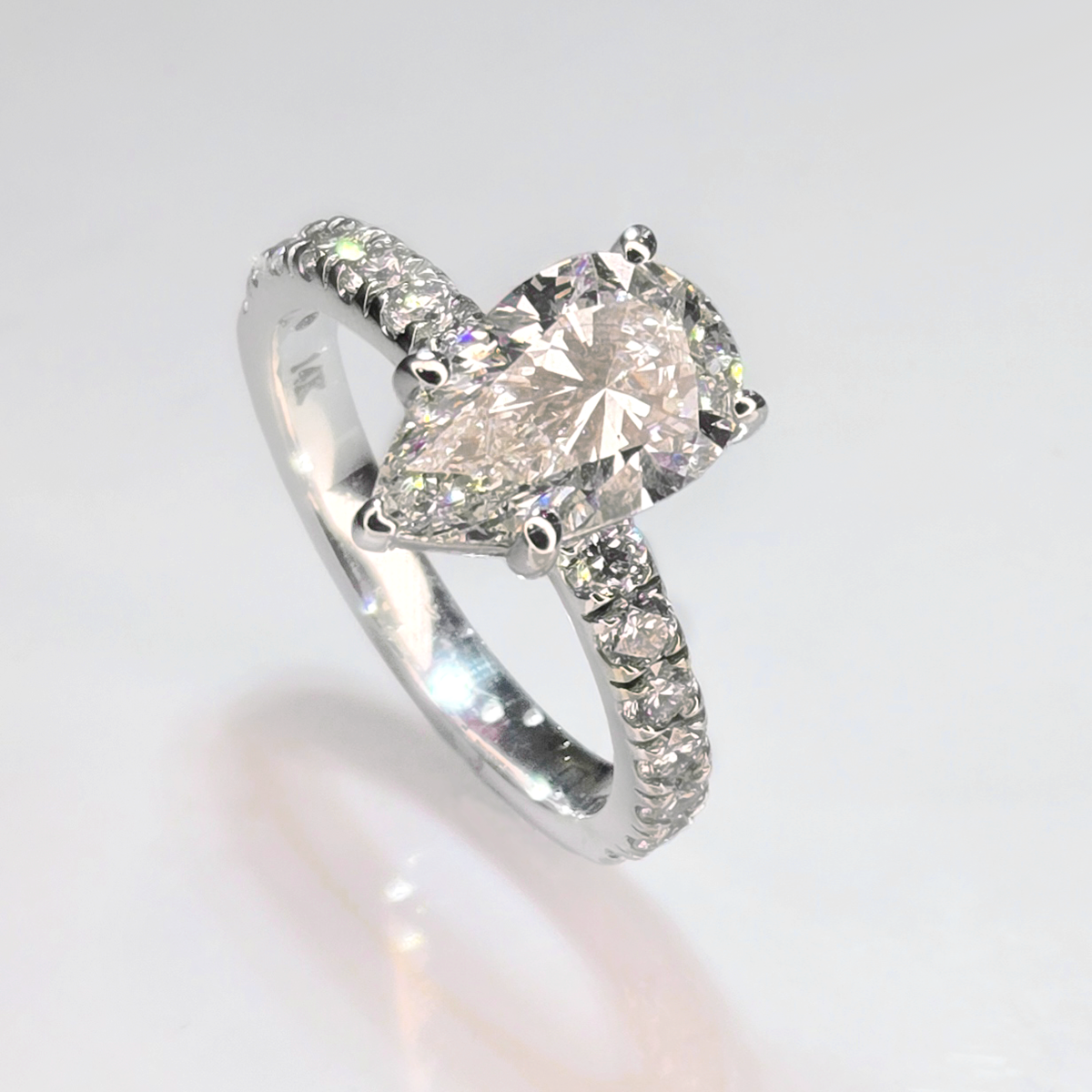 The 2.09 ct center stone creates a bold focal point, while seven round accent diamonds in the band add subtle sparkle that enhances the ring without overwhelming its clean, solitaire-inspired design.