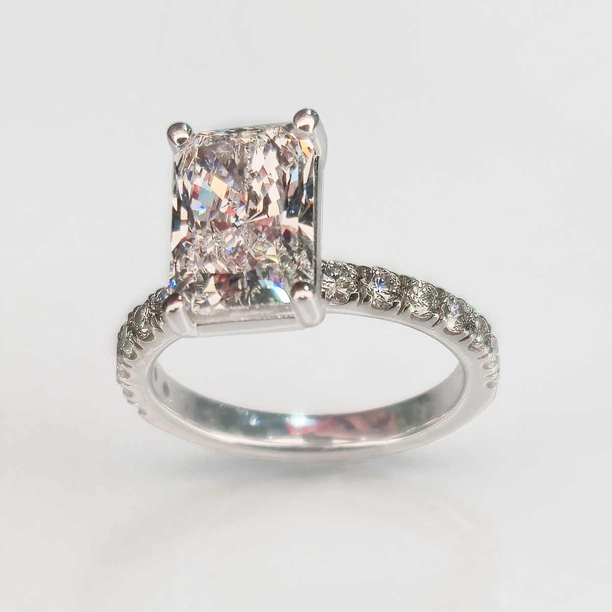 A bold princess-cut diamond set in white gold, designed for strong presence and clean, modern brilliance.