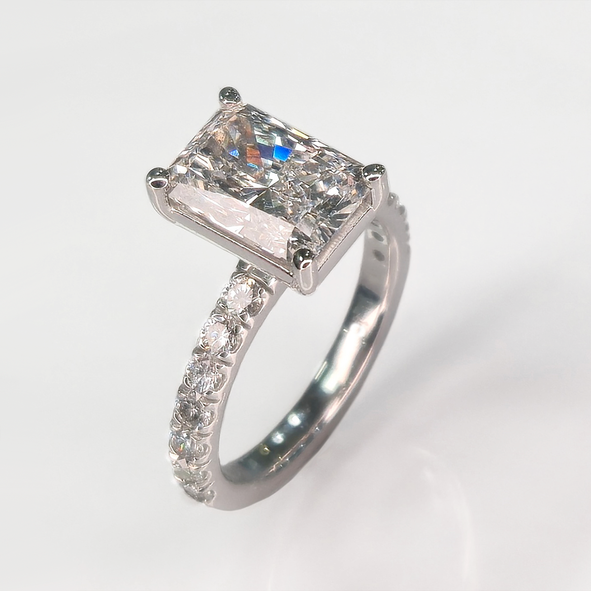 A bold princess-cut diamond set in white gold, designed for strong presence and clean, modern brilliance.