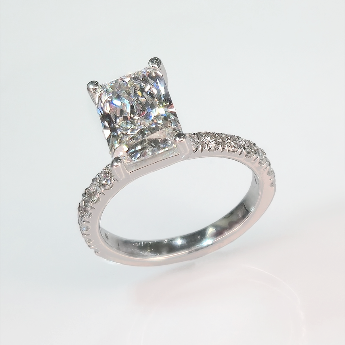 A bold princess-cut diamond set in white gold, designed for strong presence and clean, modern brilliance.