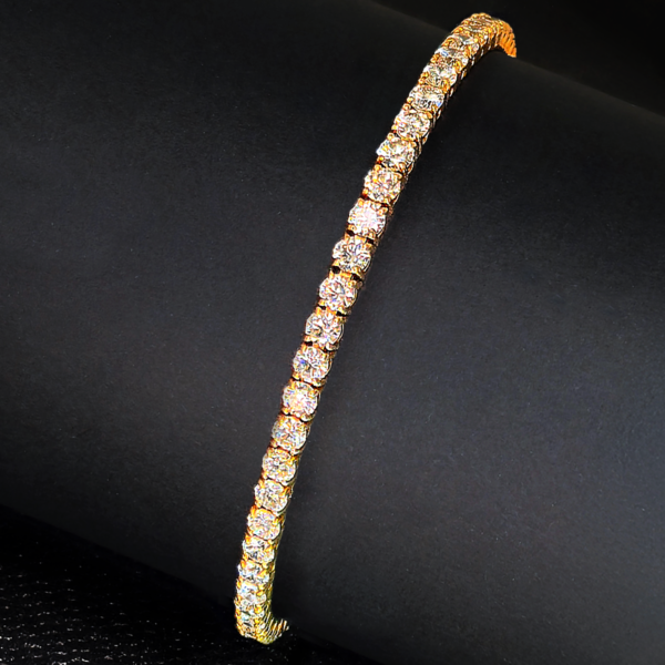 A classic warm design that brings together the brilliance of diamonds set against warm gold the catches the light from every angle.
