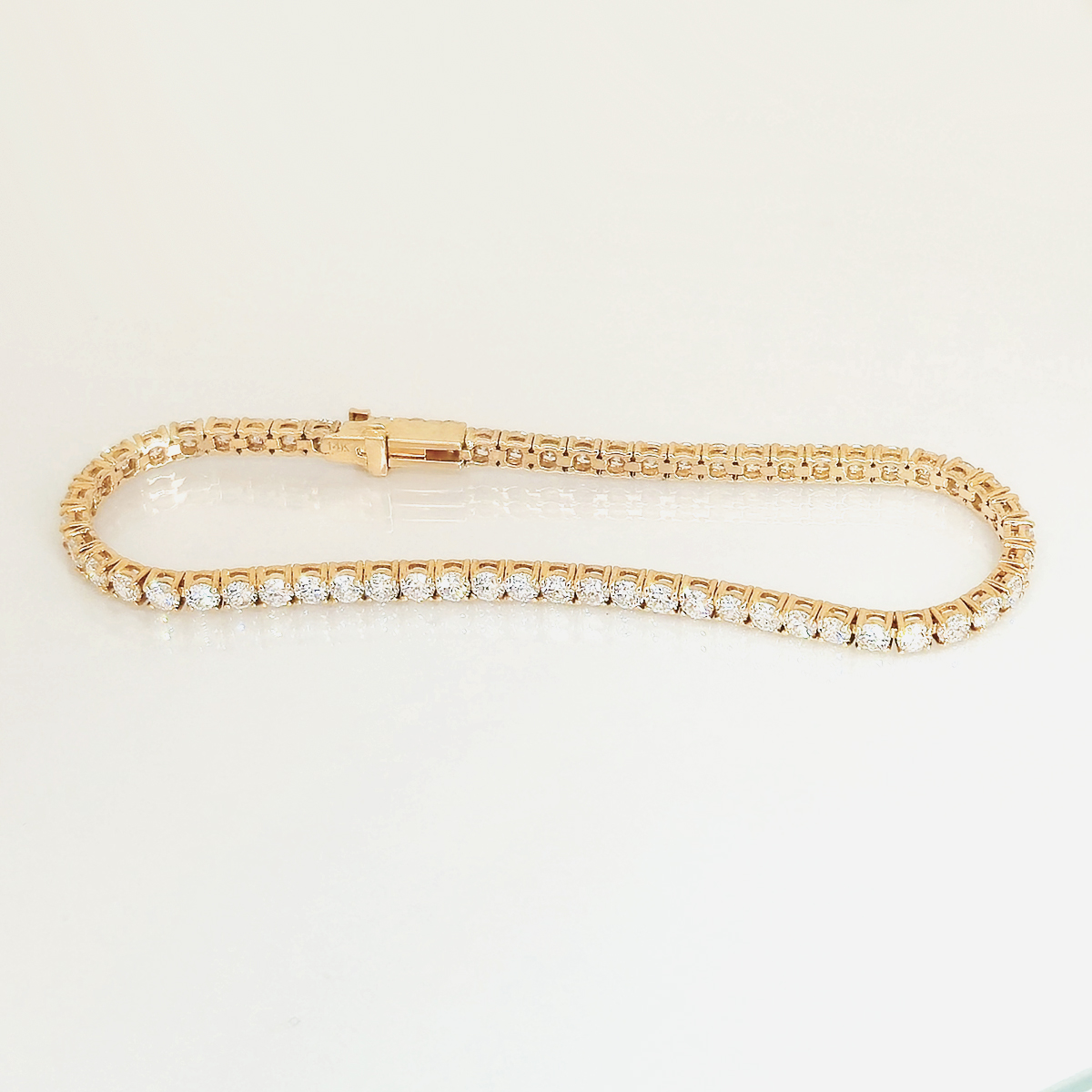 A classic warm design that brings together the brilliance of diamonds set against warm gold the catches the light from every angle.