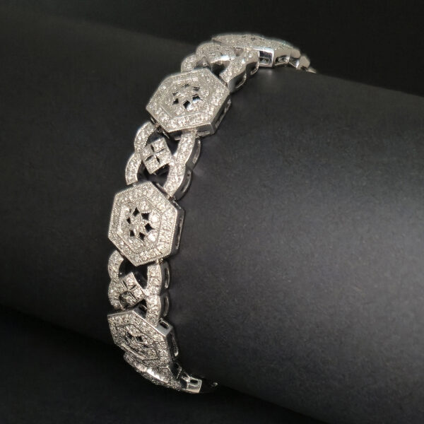 An elegant bracelet designed to dazzle from the wrist and deliver radiant brilliance from every movement.